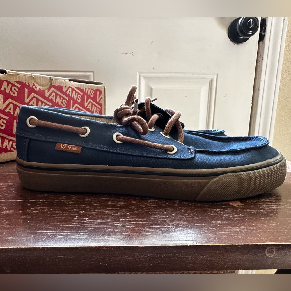 Vans - Picture 2 of 6